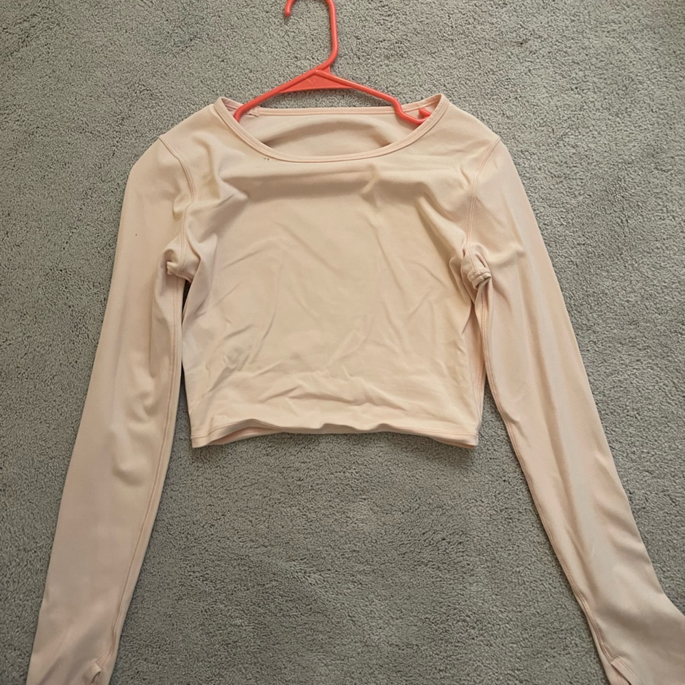 Fitted light pink Lululemon top